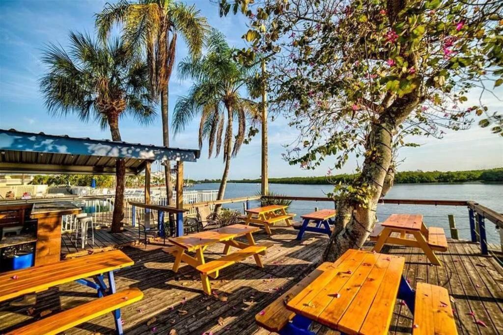 Bay View, Studio206, Beach Steps Away! Pool+Wifi Ruskin Exterior foto