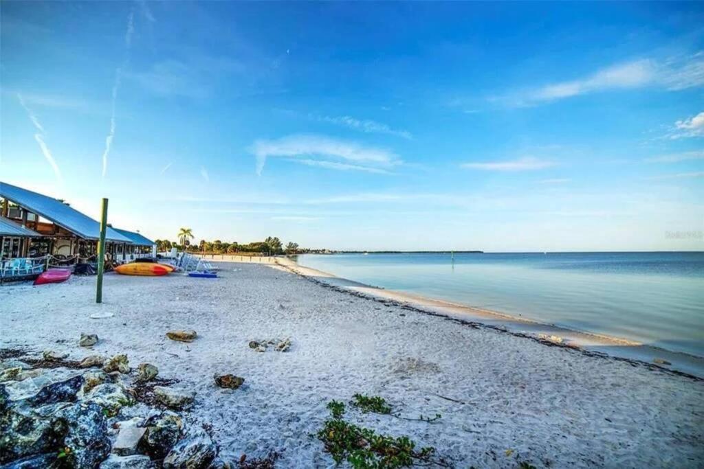 Bay View, Studio206, Beach Steps Away! Pool+Wifi Ruskin Exterior foto