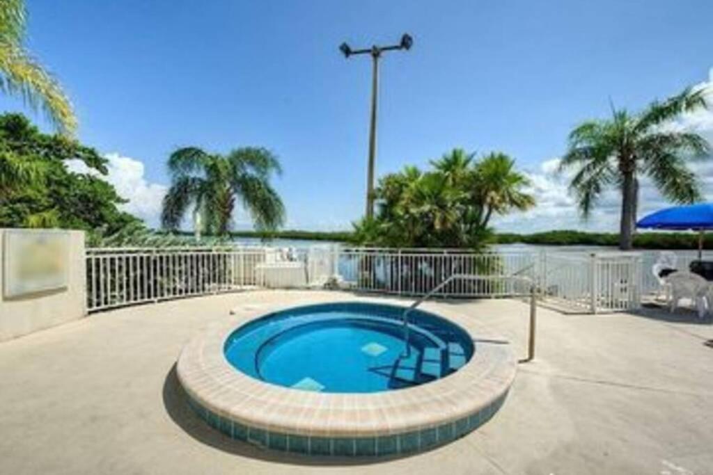 Bay View, Studio206, Beach Steps Away! Pool+Wifi Ruskin Exterior foto