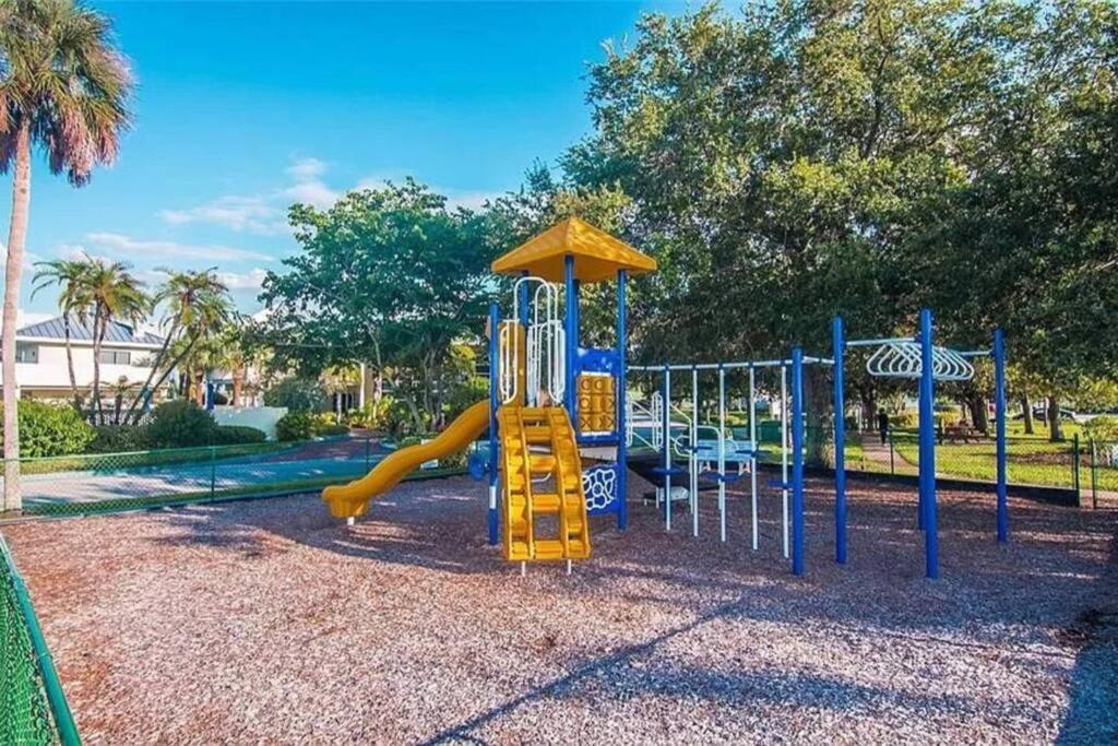 Bay View, Studio206, Beach Steps Away! Pool+Wifi Ruskin Exterior foto